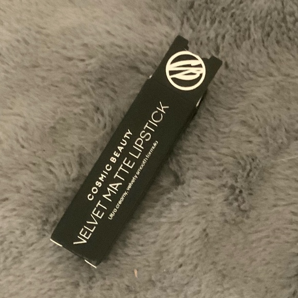 Cosmic beauty velvet matte lipstick - Picture 2 of 3